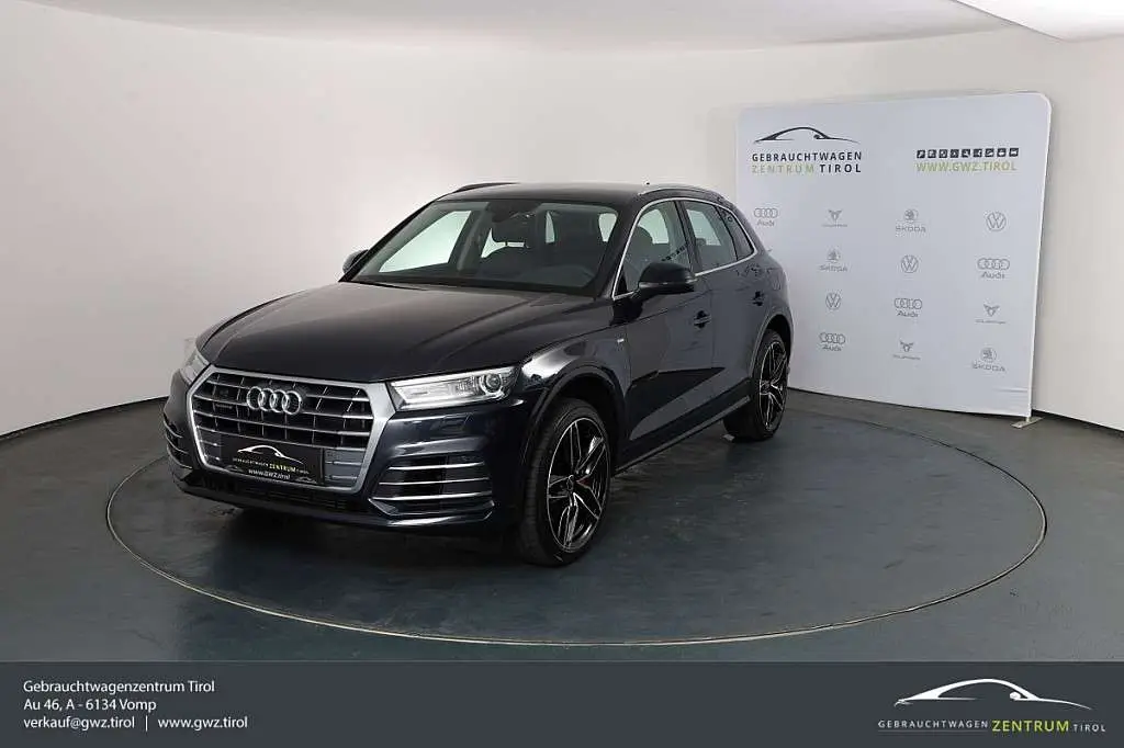 Photo 1 : Audi Q5 2020 Hybrid