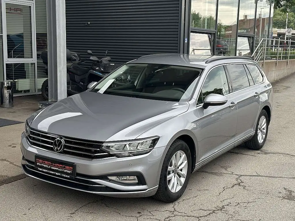 Photo 1 : Volkswagen Passat 2023 Petrol