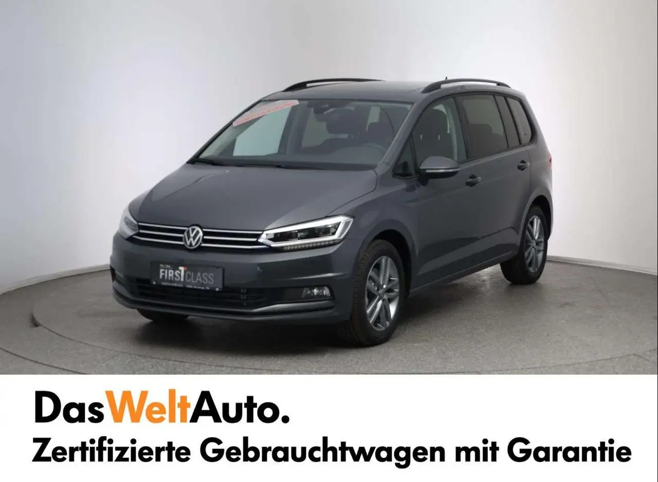 Photo 1 : Volkswagen Touran 2024 Essence