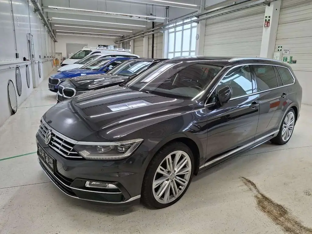 Photo 1 : Volkswagen Passat 2018 Petrol