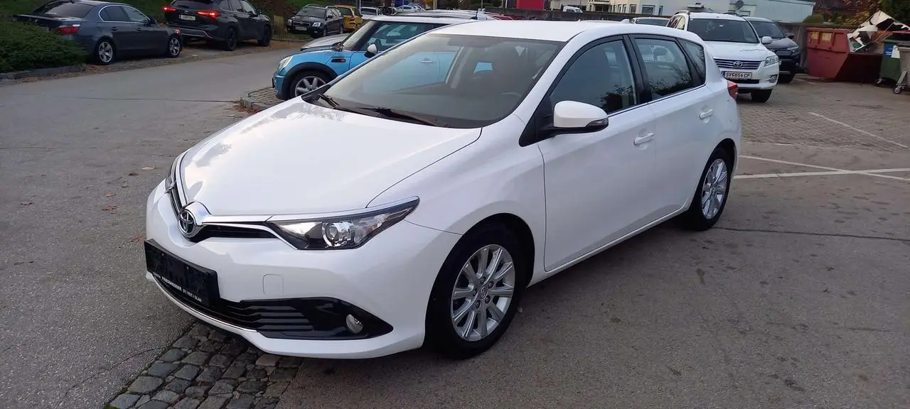 Photo 1 : Toyota Auris 2015 Petrol