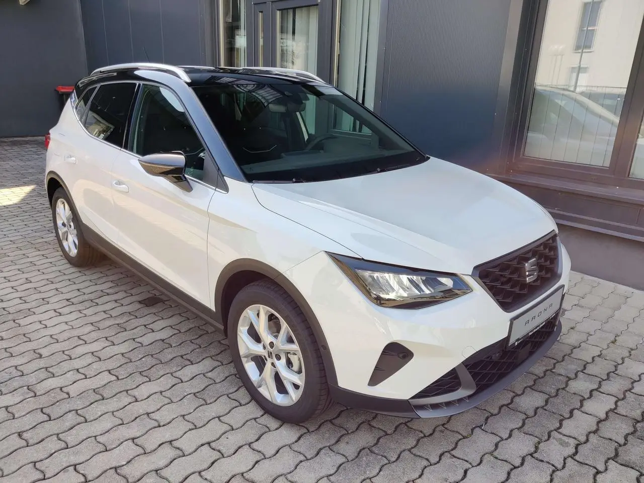 Photo 1 : Seat Arona 2024 Essence