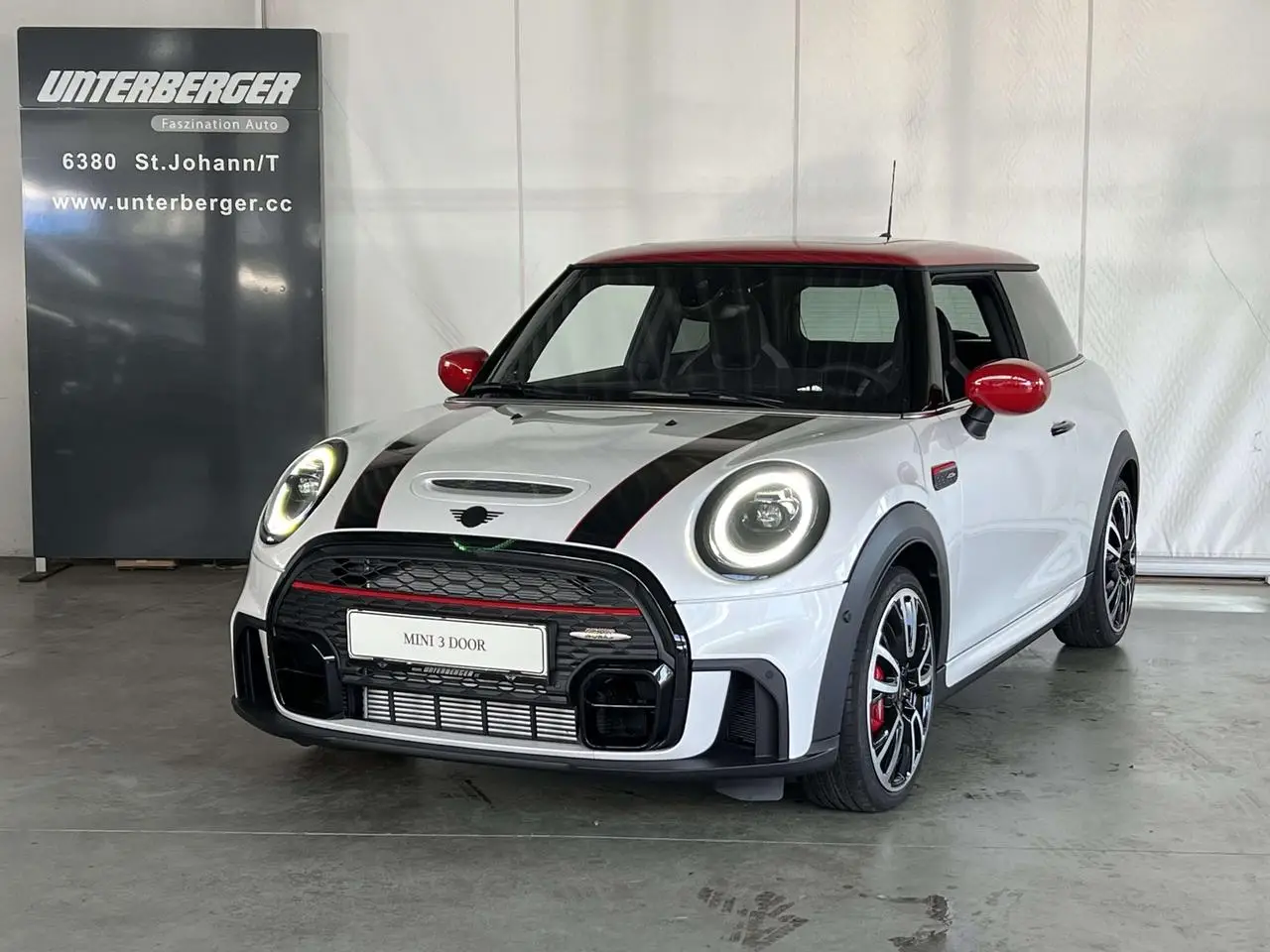 Photo 1 : Mini John Cooper Works 2023 Essence