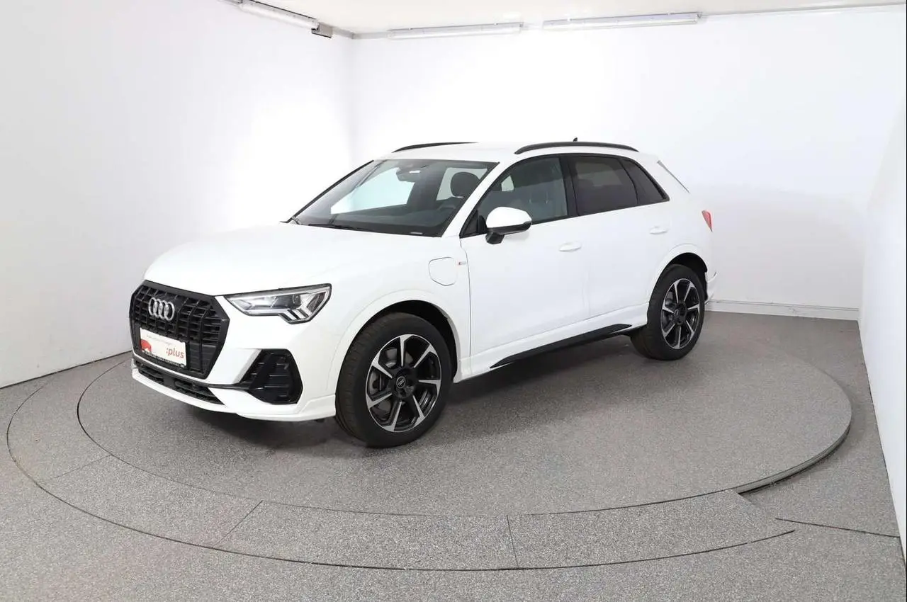 Photo 1 : Audi Q3 2023 Hybrid