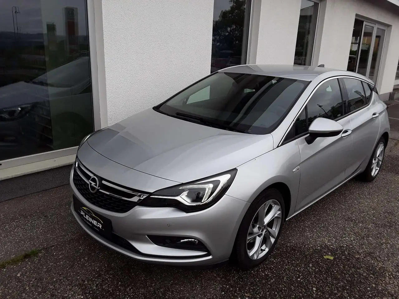 Photo 1 : Opel Astra 2016 Petrol