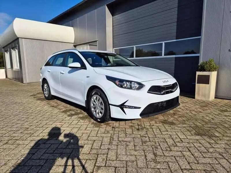 Photo 1 : Kia Ceed 2024 Petrol