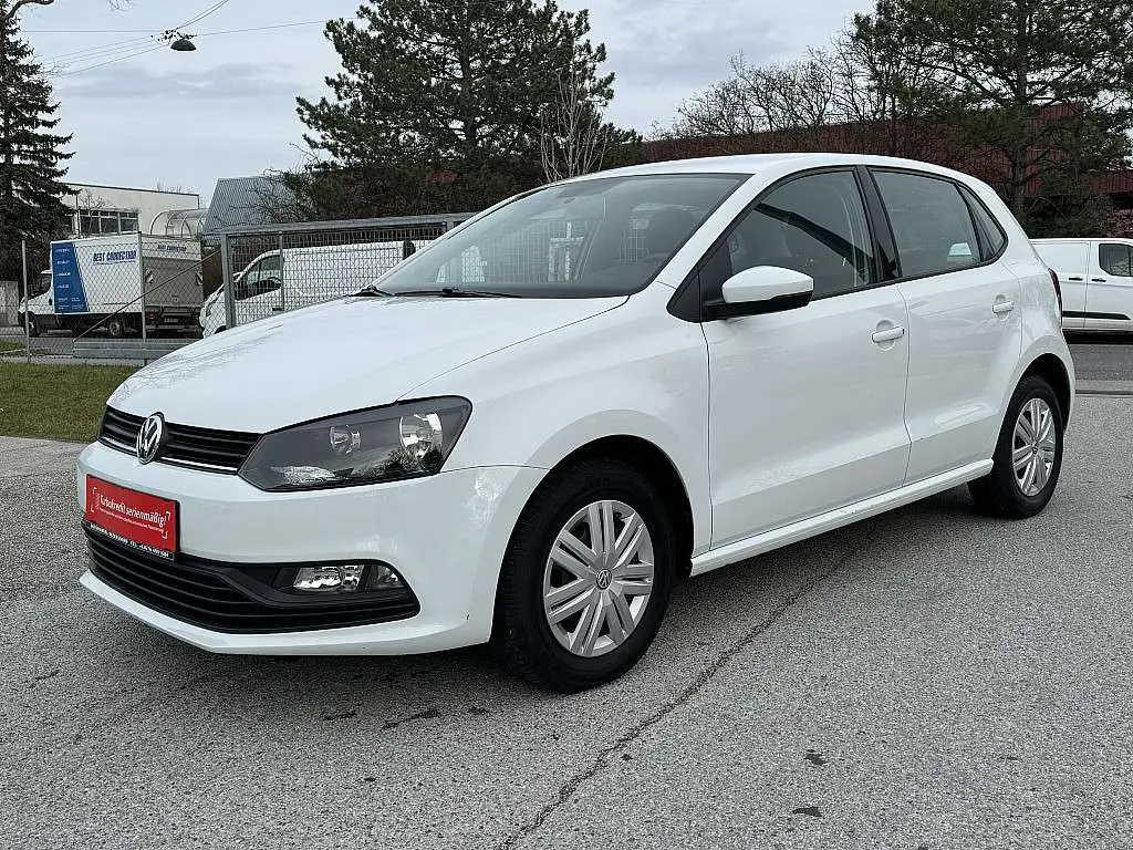 Photo 1 : Volkswagen Polo 2015 Petrol