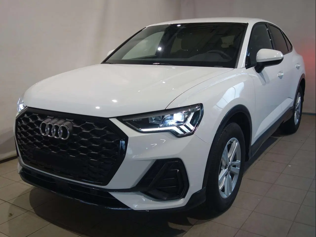 Photo 1 : Audi Q3 2024 Essence