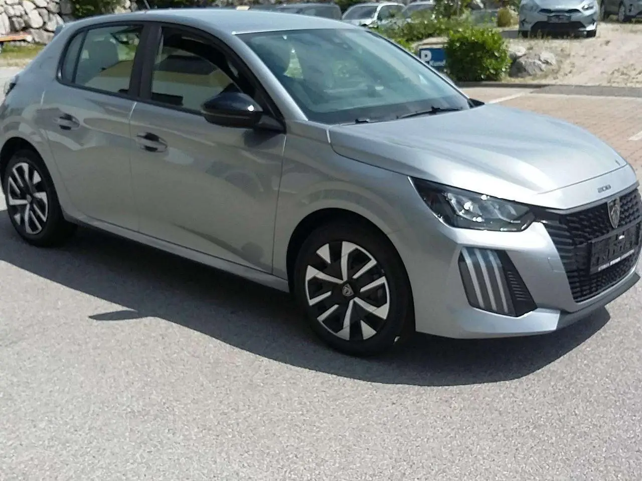 Photo 1 : Peugeot 208 2024 Petrol