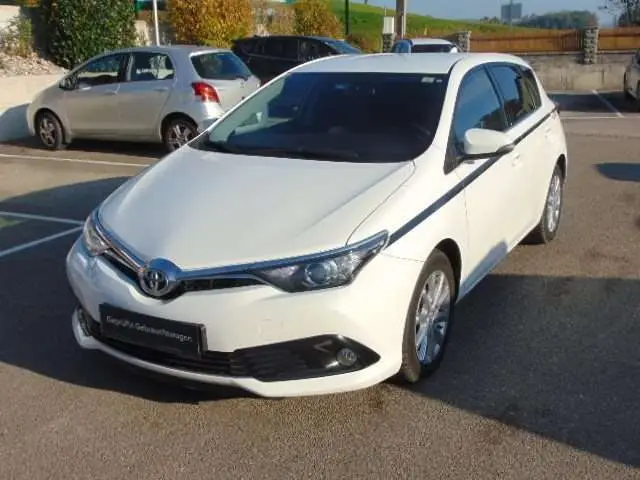 Photo 1 : Toyota Auris 2015 Petrol