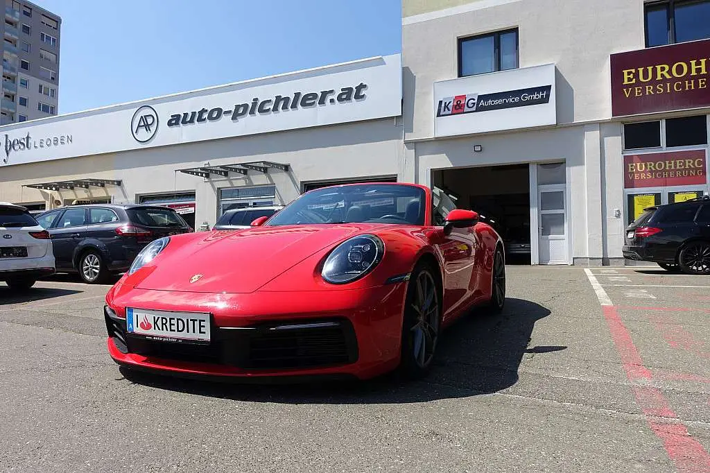 Photo 1 : Porsche 992 2020 Petrol