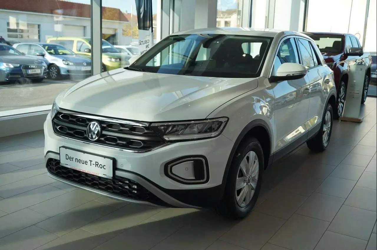 Photo 1 : Volkswagen T-roc 2024 Petrol