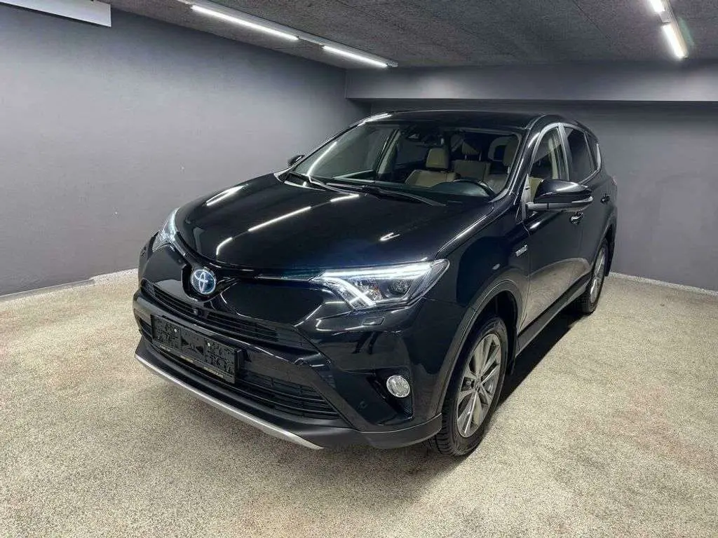 Photo 1 : Toyota Rav4 2017 Hybrid