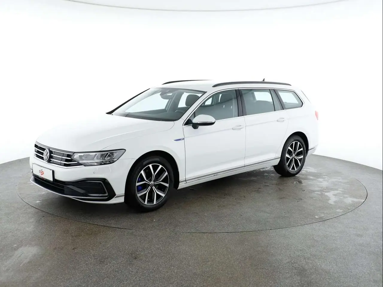 Photo 1 : Volkswagen Passat 2021 Hybride