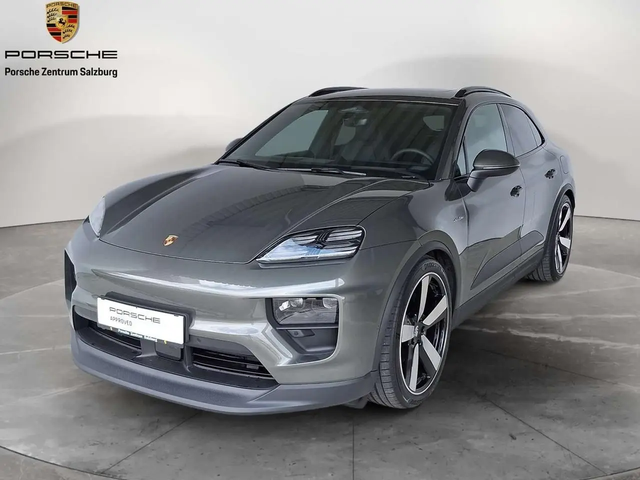 Photo 1 : Porsche Macan 2024 Electric