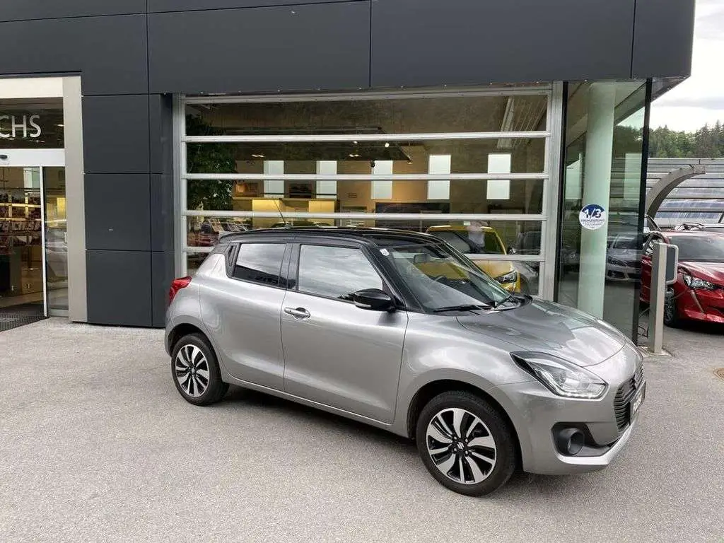 Photo 1 : Suzuki Swift 2018 Petrol