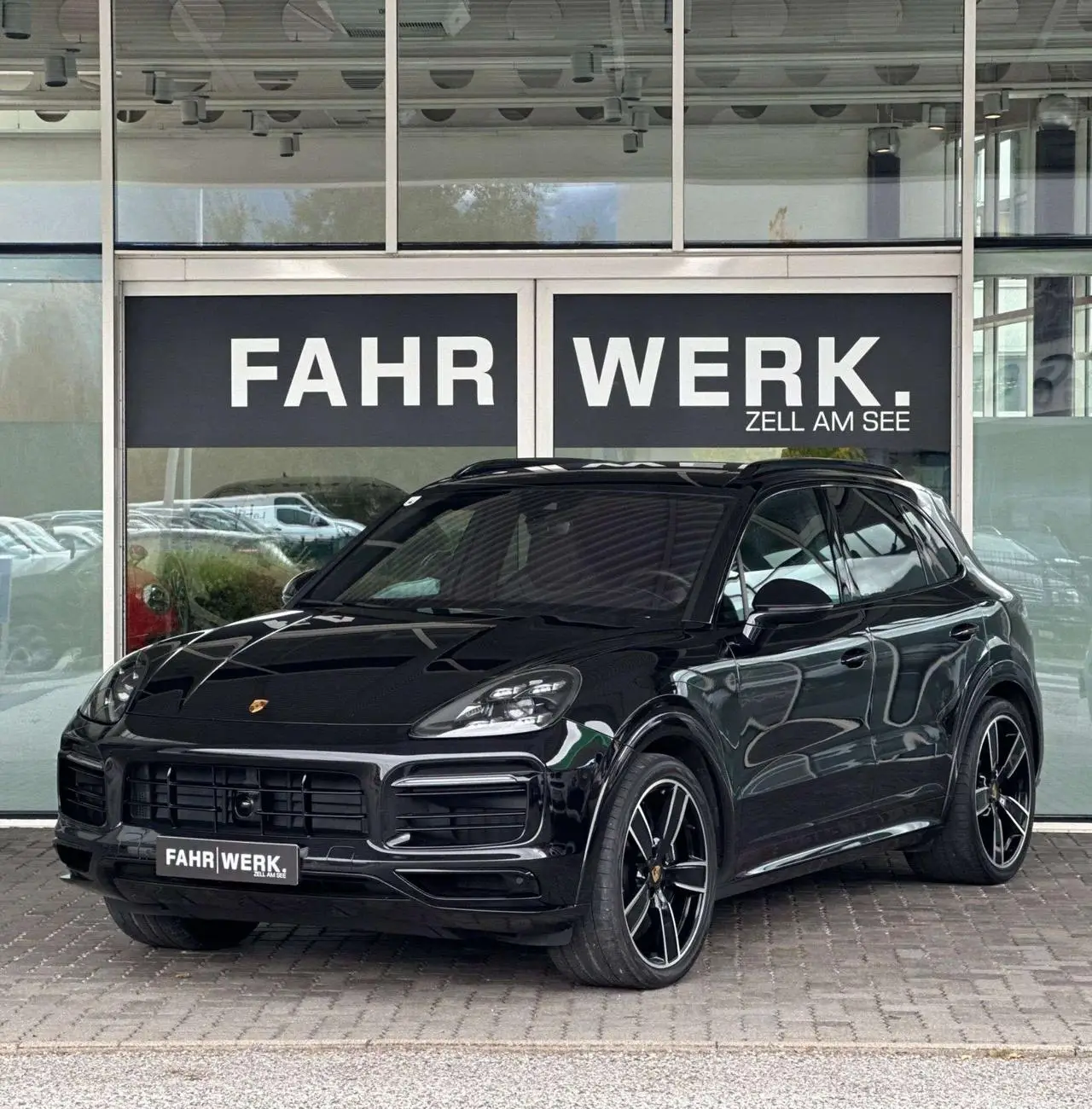 Photo 1 : Porsche Cayenne 2021 Petrol