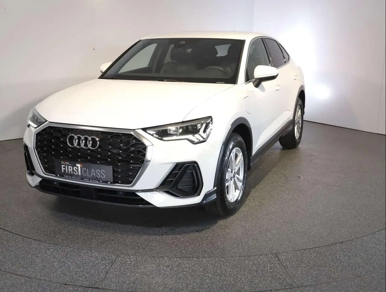 Photo 1 : Audi Q3 2024 Hybride