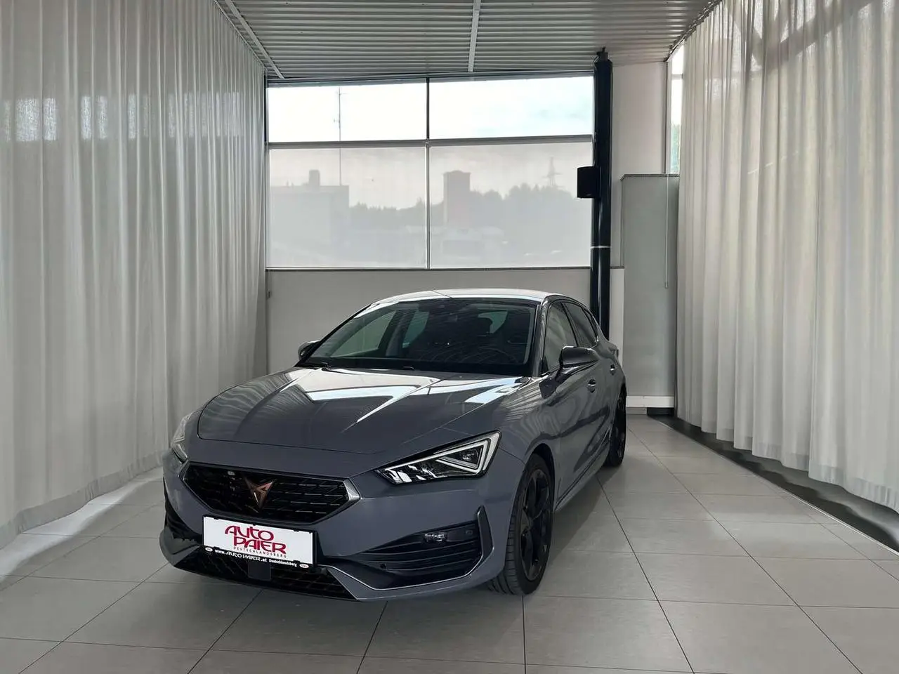 Photo 1 : Cupra Leon 2023 Petrol