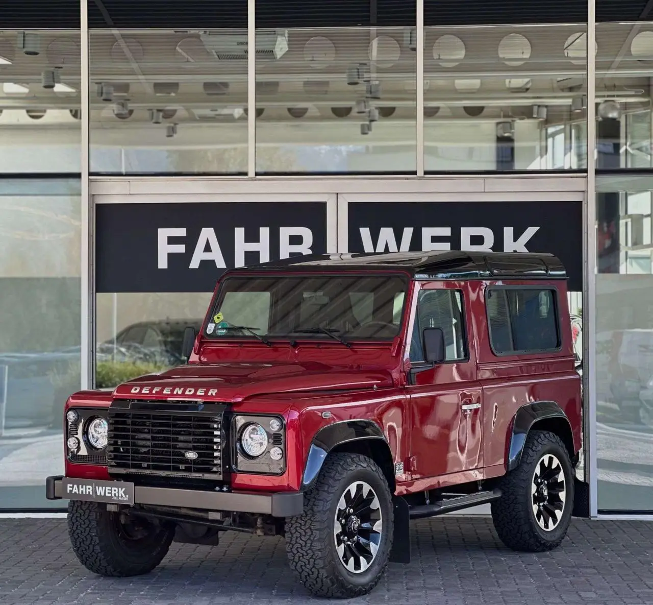 Photo 1 : Land Rover Defender 2015 Petrol