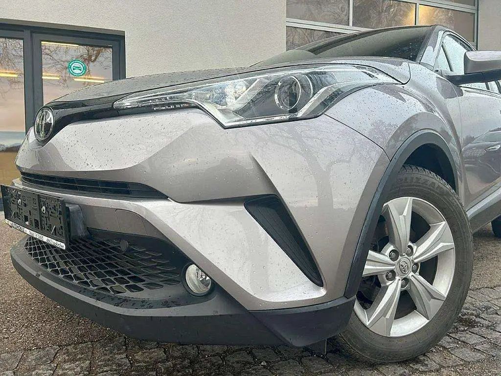 Photo 1 : Toyota C-hr 2018 Petrol