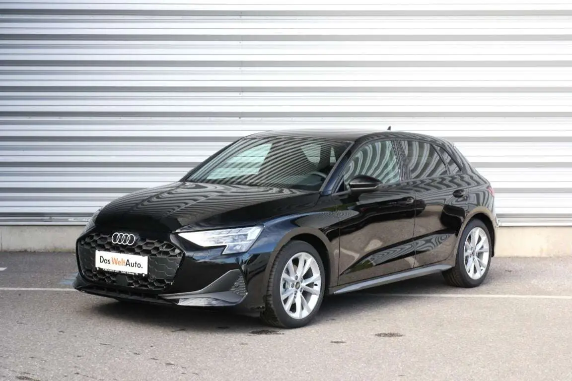 Photo 1 : Audi A3 2024 Petrol