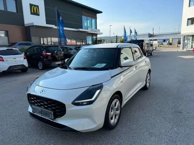 Photo 1 : Suzuki Swift 2024 Petrol