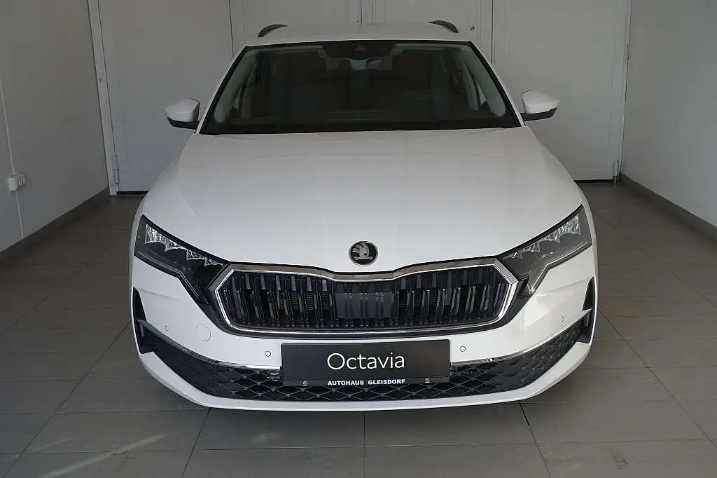 Photo 1 : Skoda Octavia 2024 Petrol