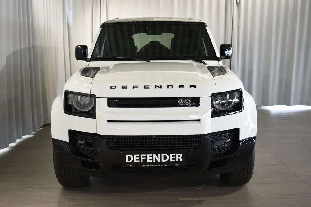 Photo 1 : Land Rover Defender 2024 Hybrid