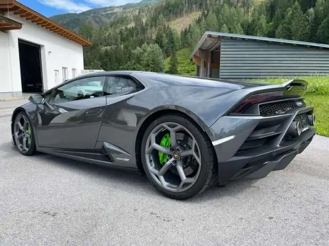 Photo 1 : Lamborghini Huracan 2021 Essence