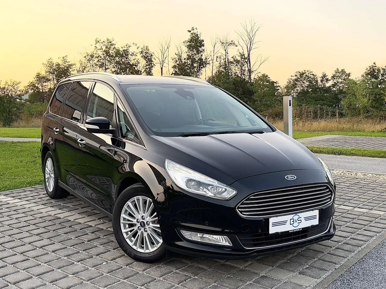 Photo 1 : Ford Galaxy 2017 Petrol