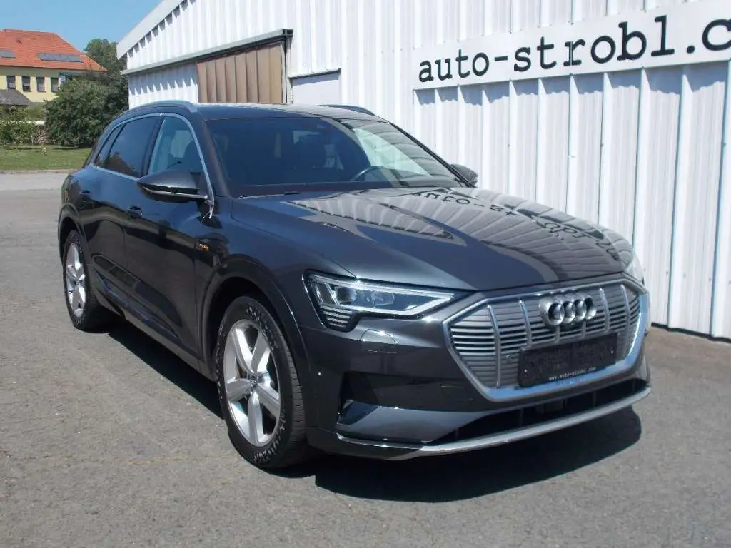 Photo 1 : Audi E-tron 2019 Électrique