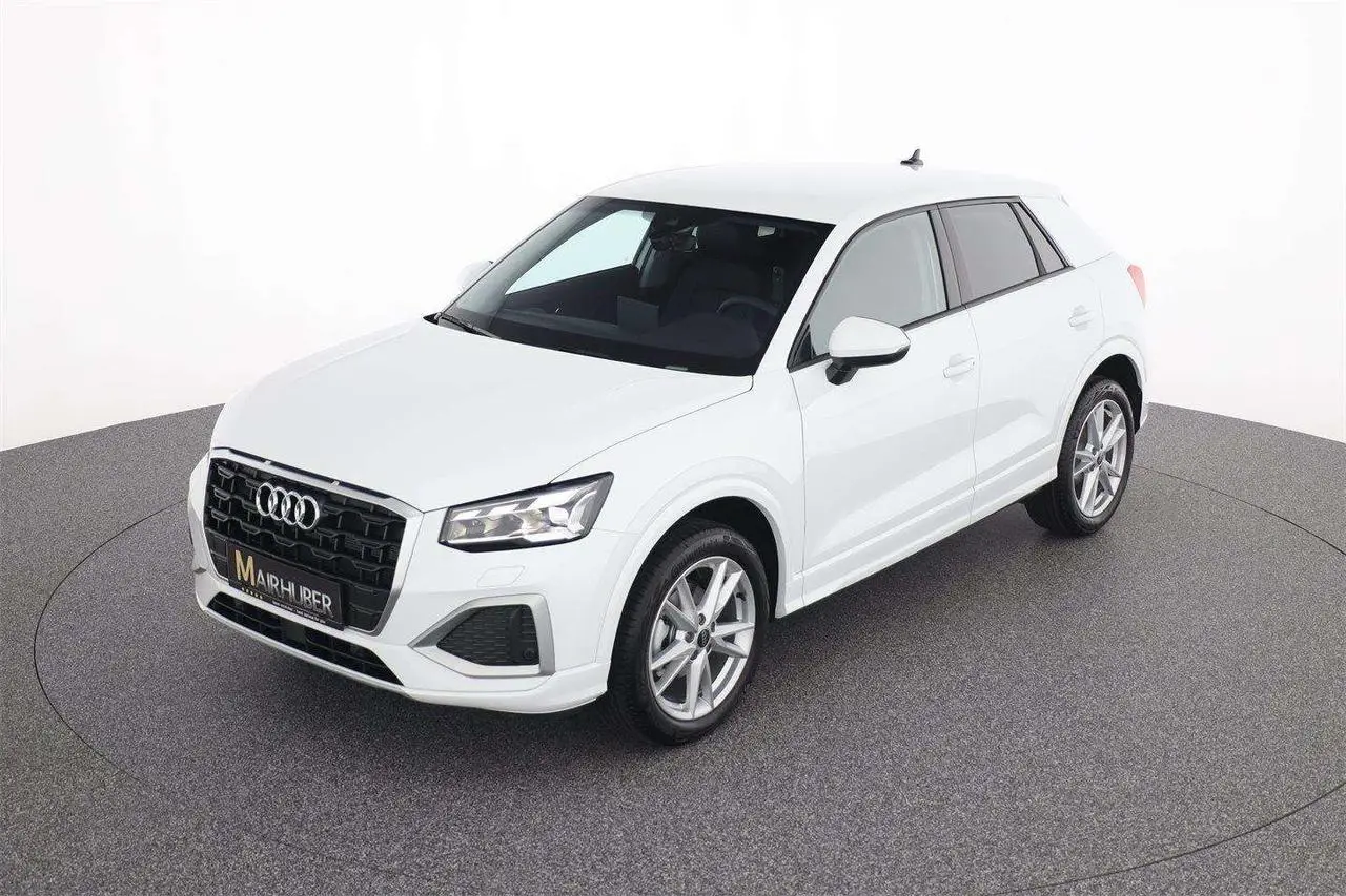 Photo 1 : Audi Q2 2024 Petrol