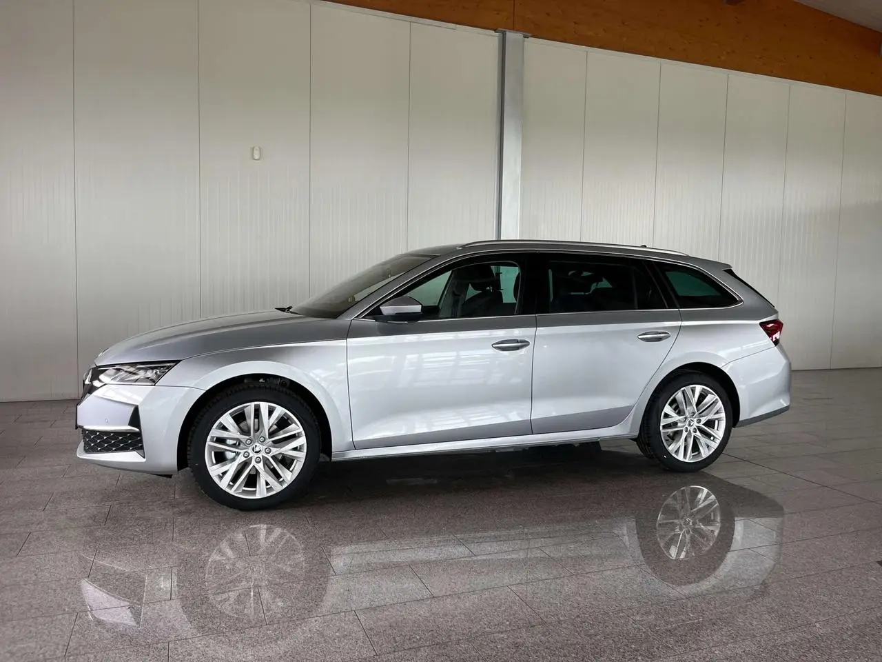 Photo 1 : Skoda Octavia 2024 Diesel