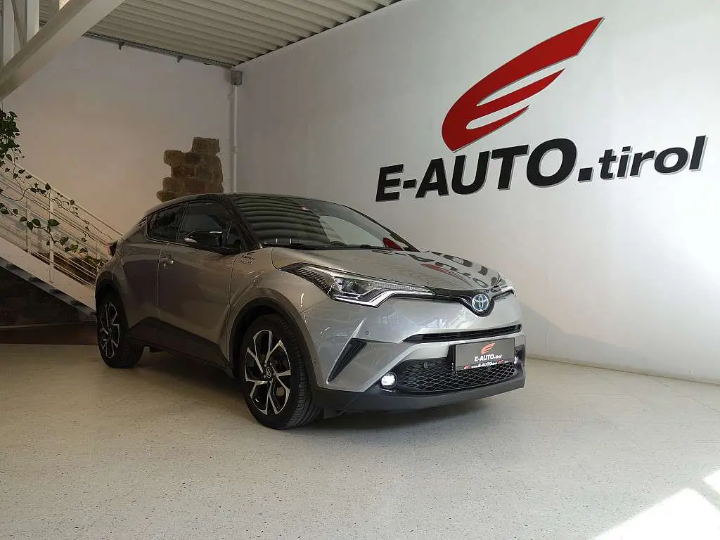 Photo 1 : Toyota C-hr 2017 Hybrid