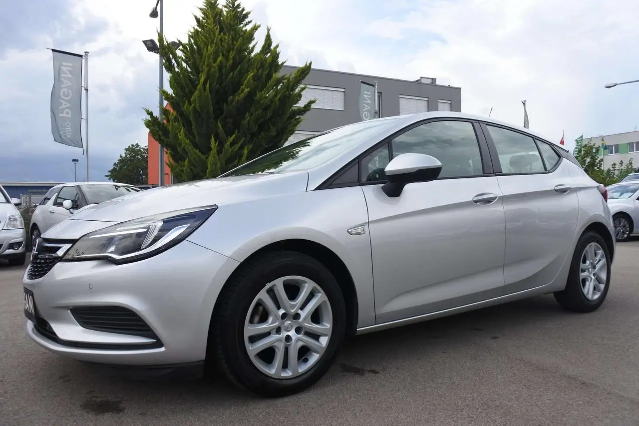 Photo 1 : Opel Astra 2016 Petrol