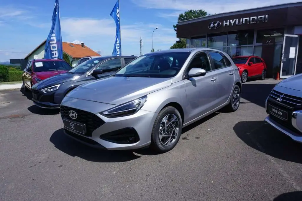 Photo 1 : Hyundai I30 2024 Petrol