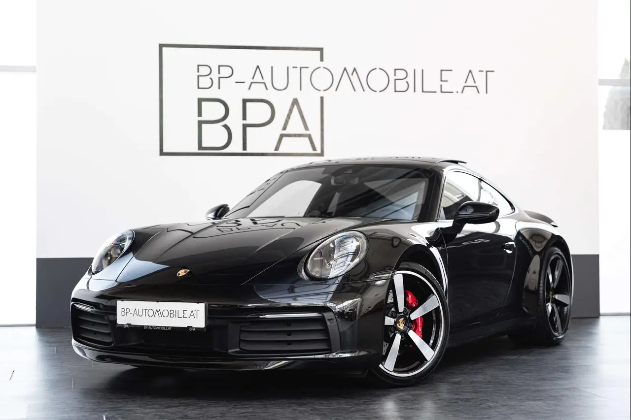 Photo 1 : Porsche 992 2019 Petrol