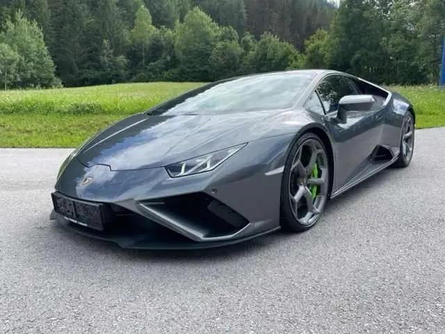 Photo 1 : Lamborghini Huracan 2021 Essence