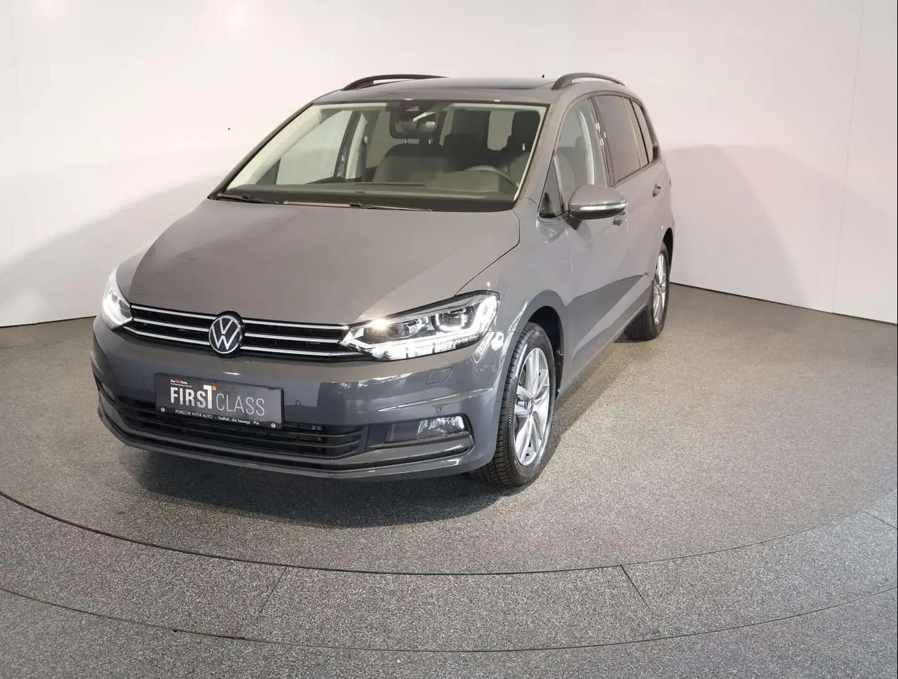 Photo 1 : Volkswagen Touran 2024 Essence