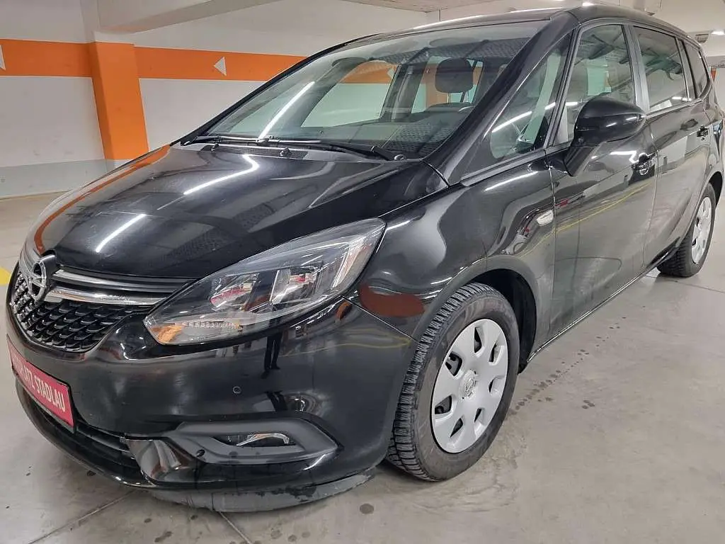 Photo 1 : Opel Zafira 2018 Petrol