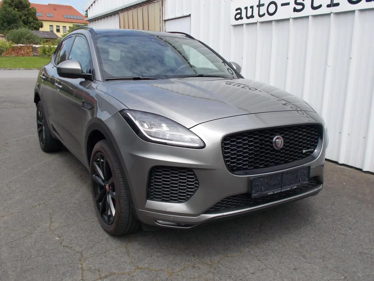 Photo 1 : Jaguar E-pace 2018 Petrol