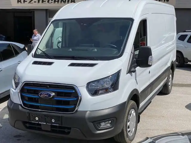 Photo 1 : Ford E-transit 2024 Electric