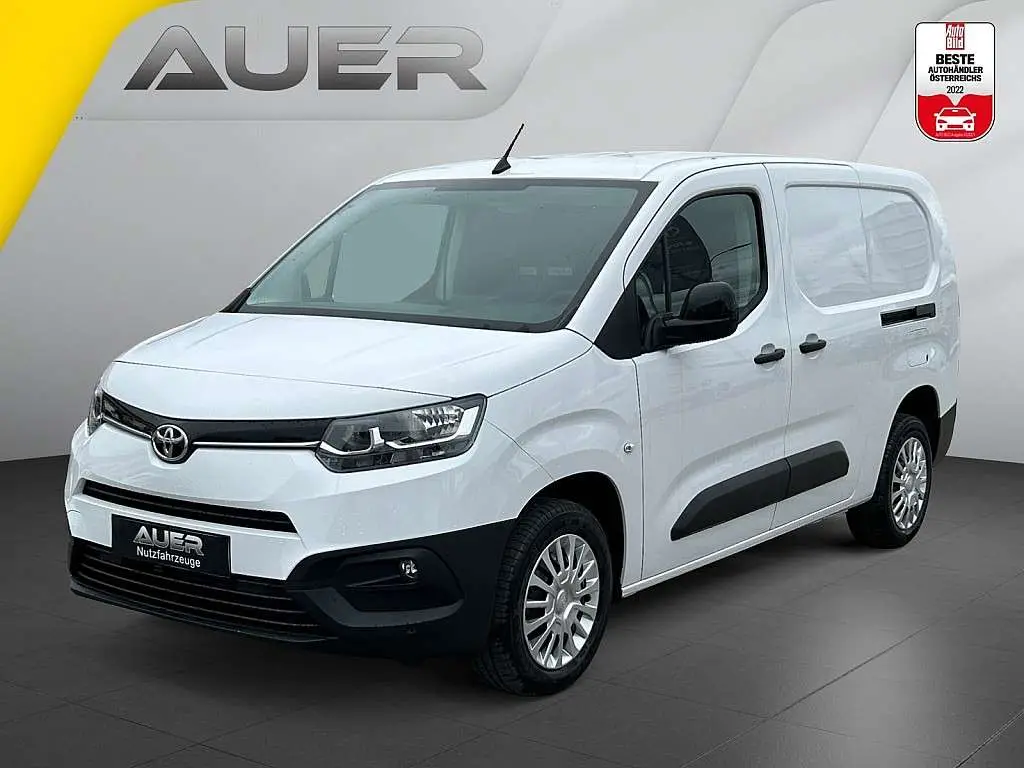 Photo 1 : Toyota Proace 2024 Petrol