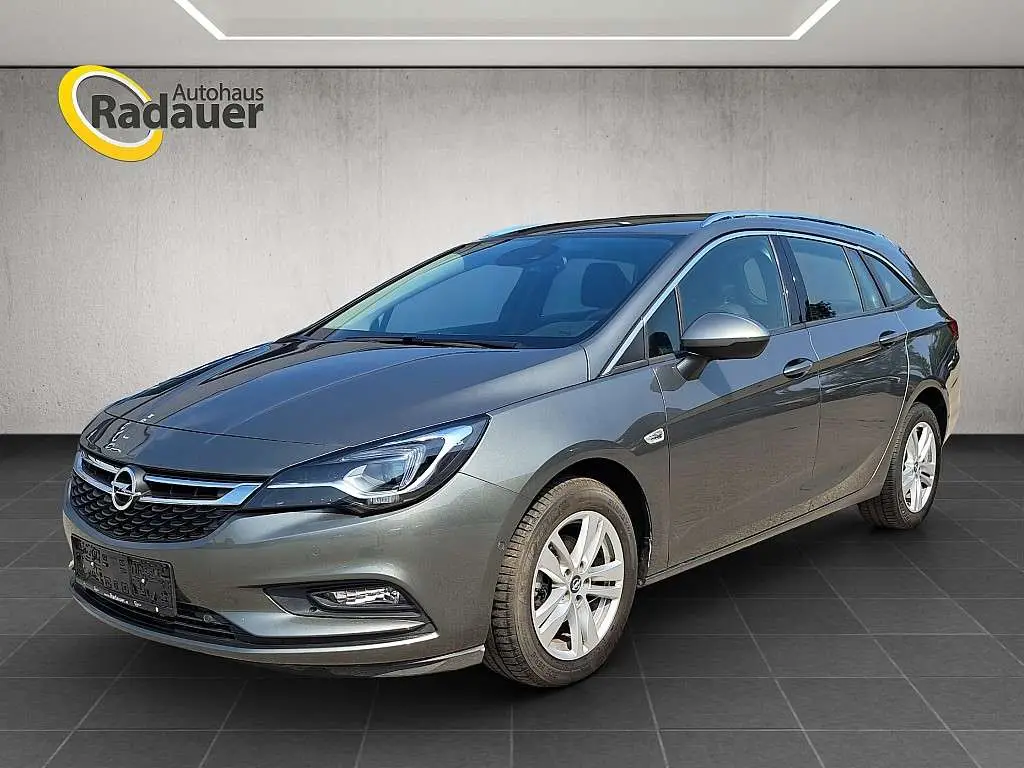 Photo 1 : Opel Astra 2018 Petrol