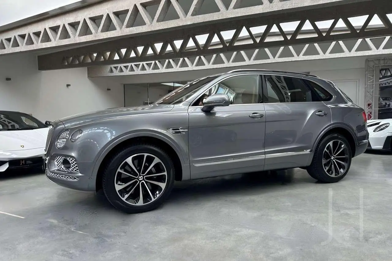 Photo 1 : Bentley Bentayga 2018 Petrol