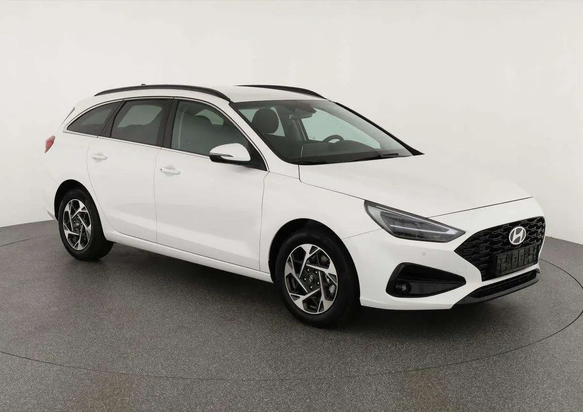 Photo 1 : Hyundai I30 2024 Petrol