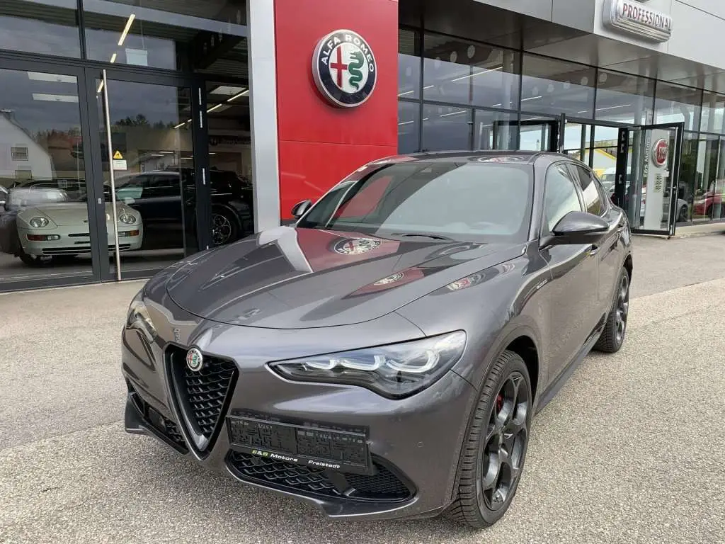 Photo 1 : Alfa Romeo Stelvio 2024 Petrol