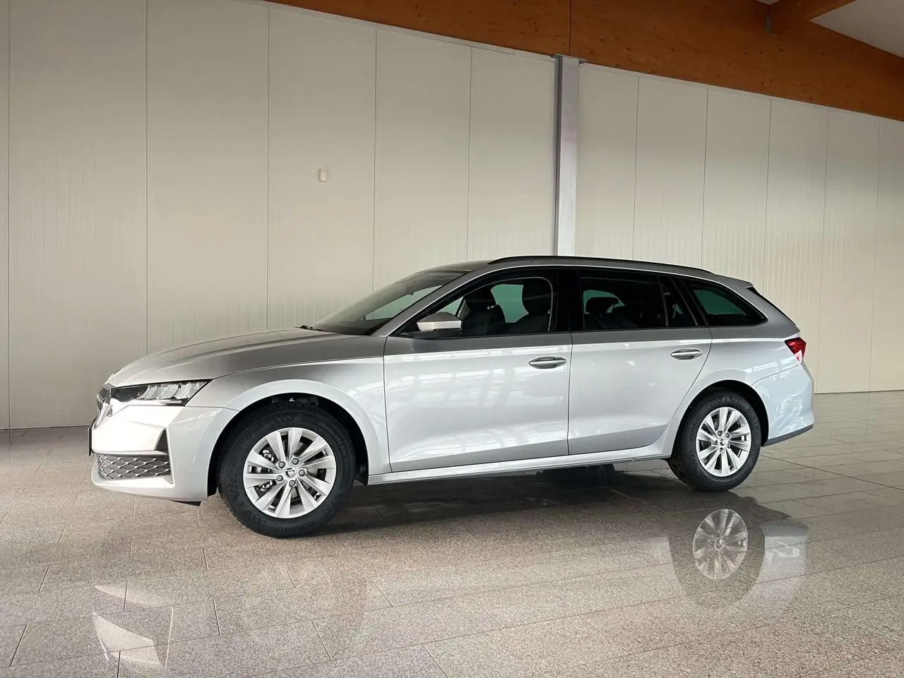 Photo 1 : Skoda Octavia 2024 Petrol