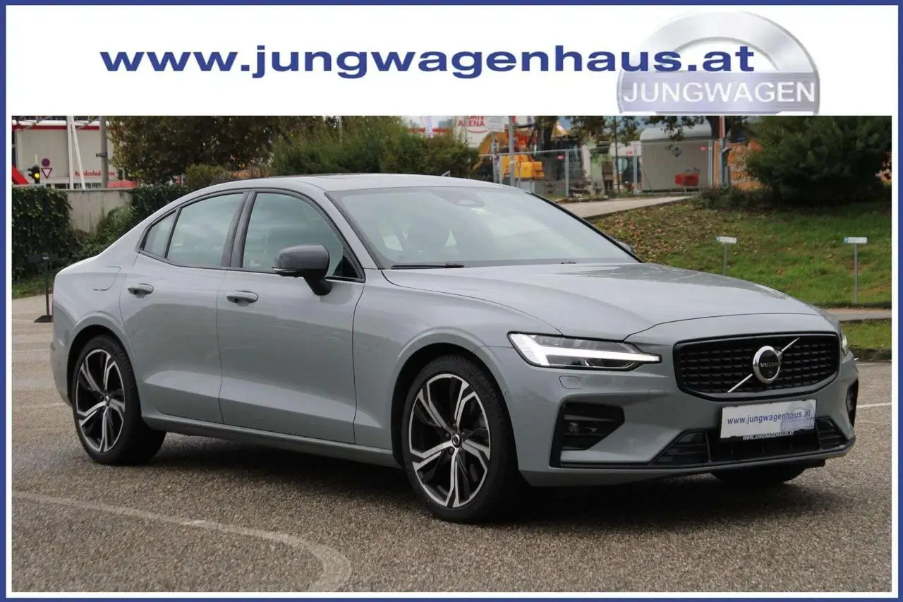 Photo 1 : Volvo S60 2023 Hybride